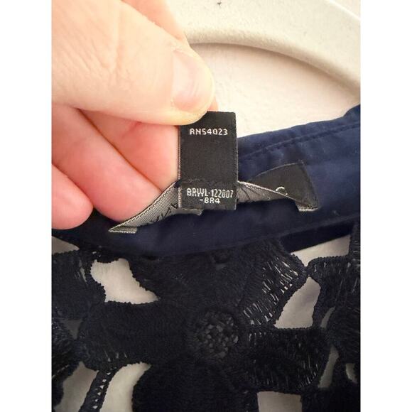 NWOT Banana Republic Womens Open Floral Lace Preppy Button Navy Blouse Large - Picture 7 of 9